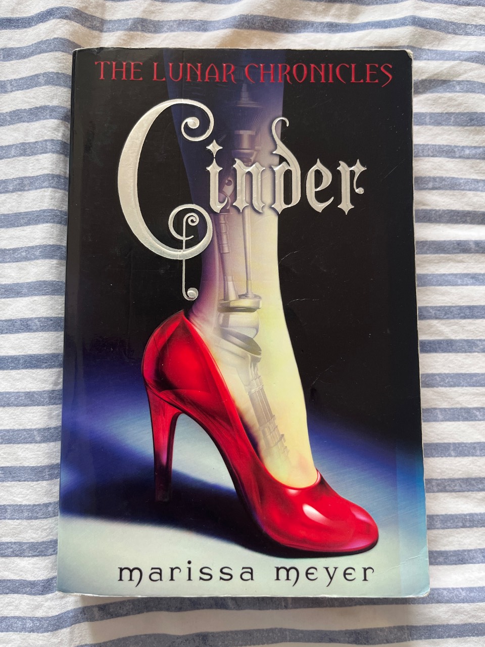 The Lunar Chronicles: Cinder